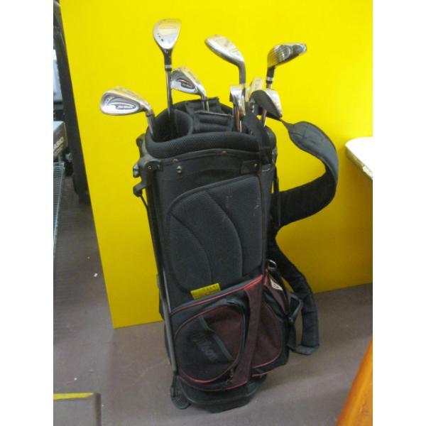 SET OF WILSON GOLF CLUBS W/BAG