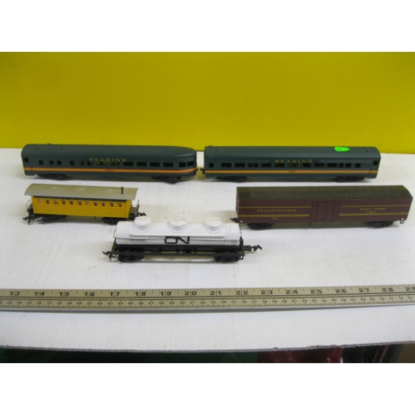 5 HO SCALE TRAIN CARS