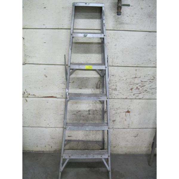 6' ALUMINUM STEPLADDER