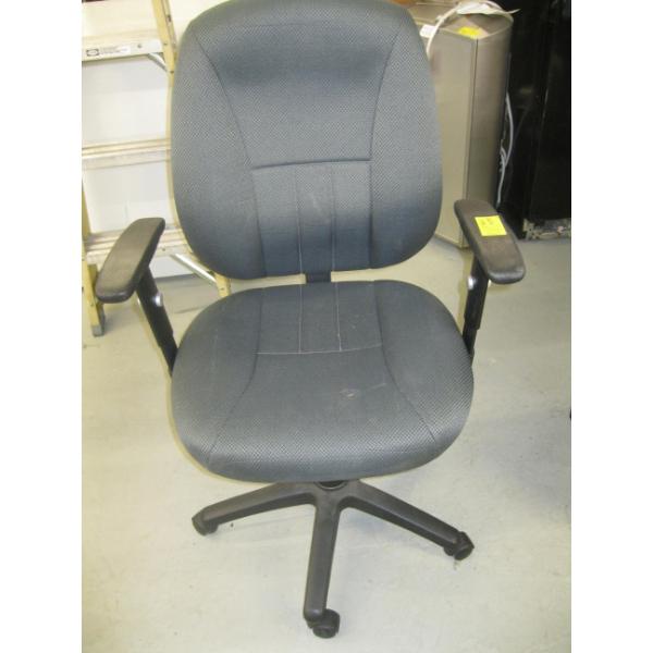 UPHOLSTERED OFFICE CHAIR