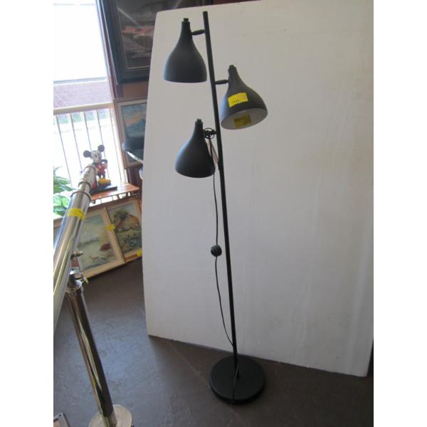 3 LIGHT POLE LAMP