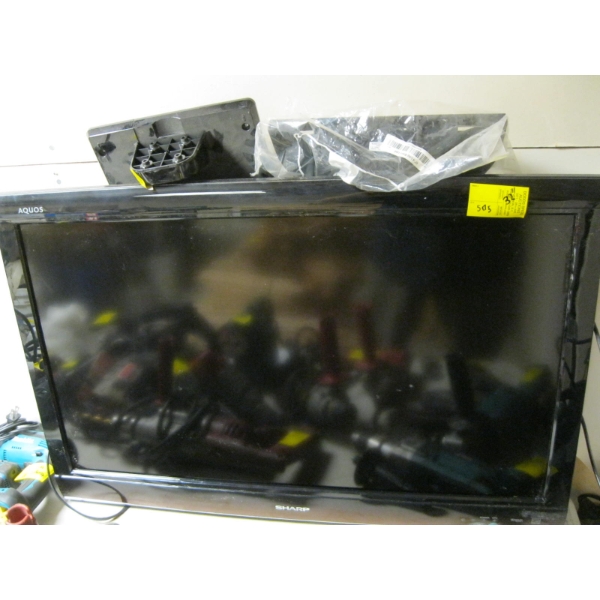 32" SHARP FLAT SCREEN TV