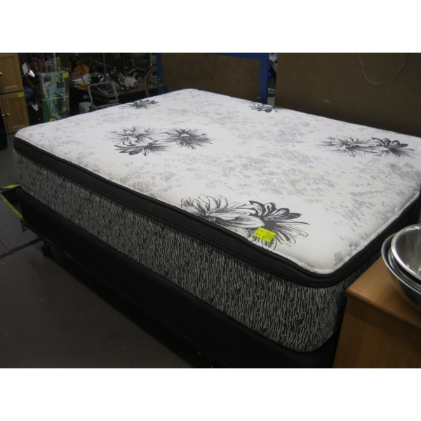 QUEEN SIZE BOX SPRING & MATTRESS