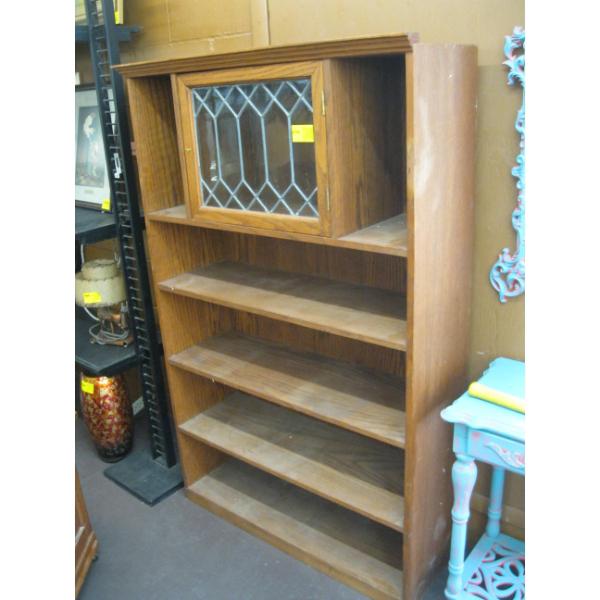 BOOKSHELF W/SINGLE DOOR 