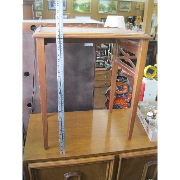 SM. MAHOGANY TABLE