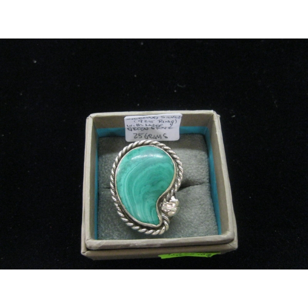 STERLING SILVER .925 RING W/LARGE GREEN STONE - 25G, SZ 13.5 