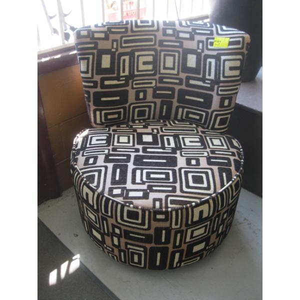 DECORATIVE SWIVEL CHAIR