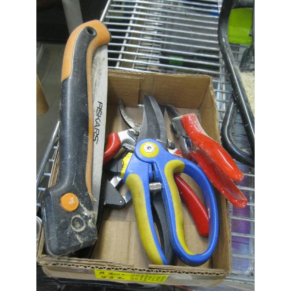 FISKERS FOLDING SAW & 3 PRUNERS