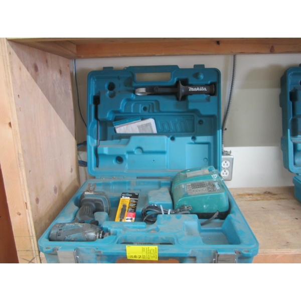 MAKITA IMPACT GUN W/CHARGER & CASE