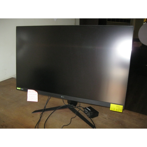 32" MONITOR
