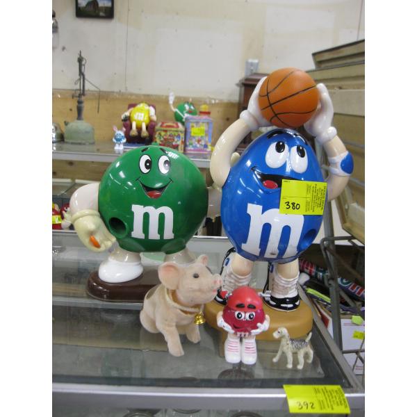 2 M&Ms FIGURINES