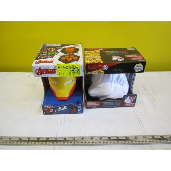 AVENGERS FLICKERING LIGHT MASK & COLOR ME GLOW KIT