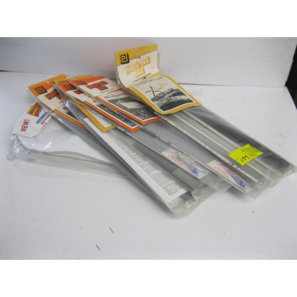 ASST. PLASTIC BRIDGE PIECES, BILLBOARD PIECES, ET.
