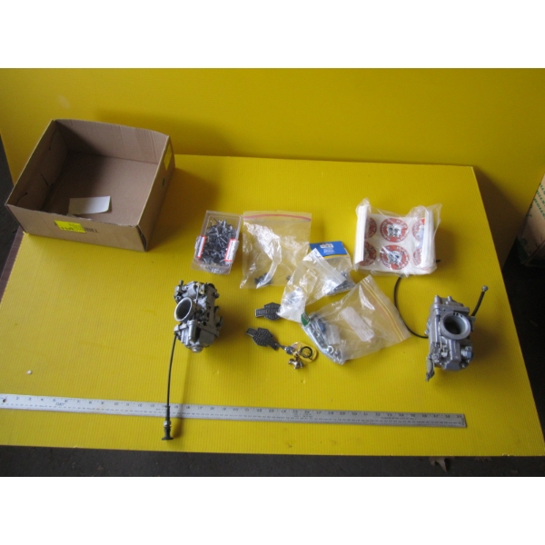 BOX OF 2 MOTORCYCLE CARBURETORS, HARLEY DAVIDSON PLAQUES & POP RIVETS