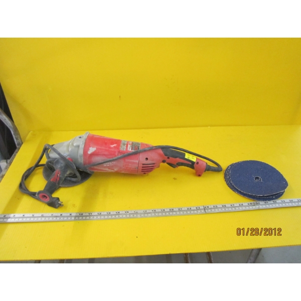MILWAUKEE LG. GRINDER W/SANDING DISCS