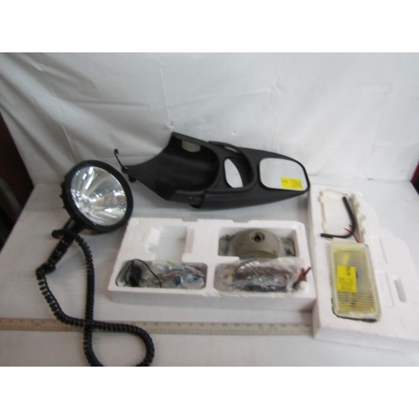 12V SPOTLIGHT, PAIR OF EXTENSION MIRRORS & SET OF DRIVING LIGHTS
