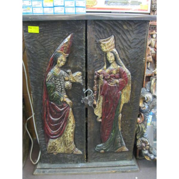 HEAVILY CARVED 2 DOOR CABINET/WINE STORAGE W/ANTIQUE LOCK