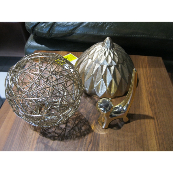 3 PIECES OF DÉCOR