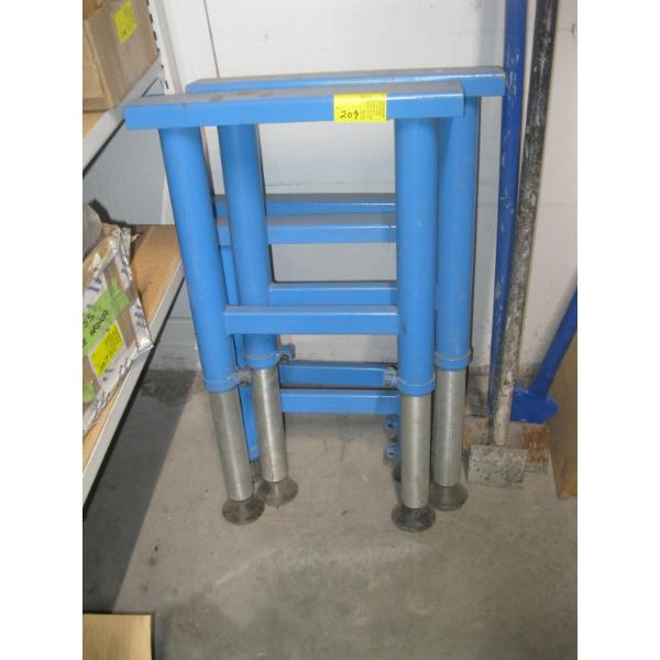 2 PAIRS OF ADJUSTABLE LEGS