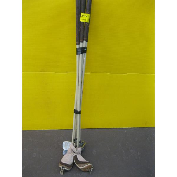 BUNDLE OF GOLF CLUBS 