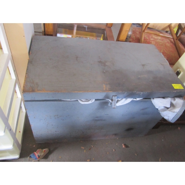 GREY WOODEN CHEST COMPLETE W/2 CAR COVERS