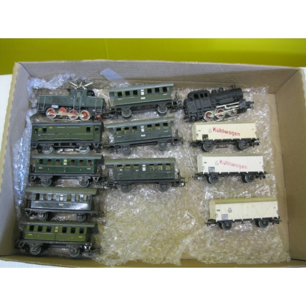 TRAIN CARS & 2 ENGINES