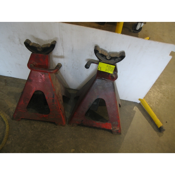 PR OF AXLE STANDS
