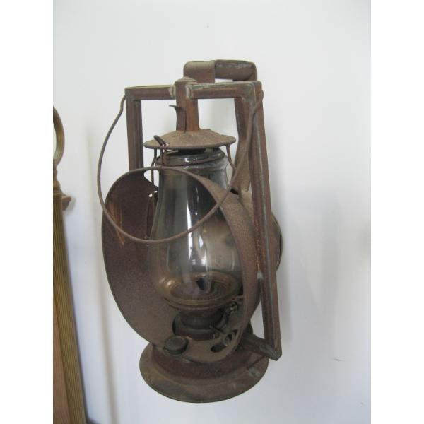 OIL LANTERN W/HANDLE & WALL HOOK