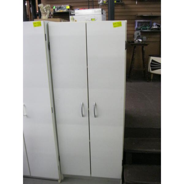 WHITE 2 DOOR CABINET