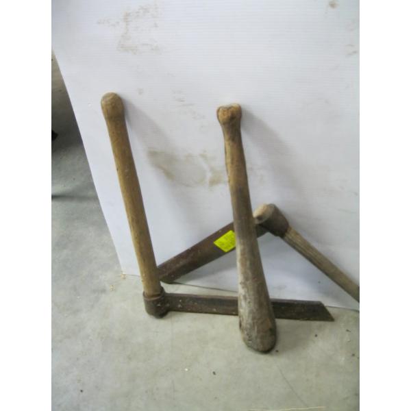 2 FROES & A MALLET