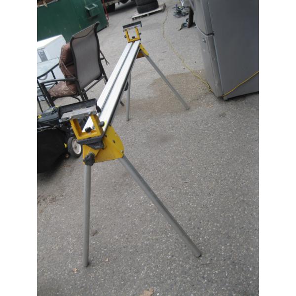 DEWALT FOLD OUT BENCH FOR COMPOUND MITER SAW