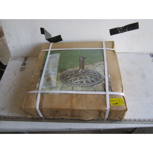 NEW UMBRELLA BASE IN BOX 