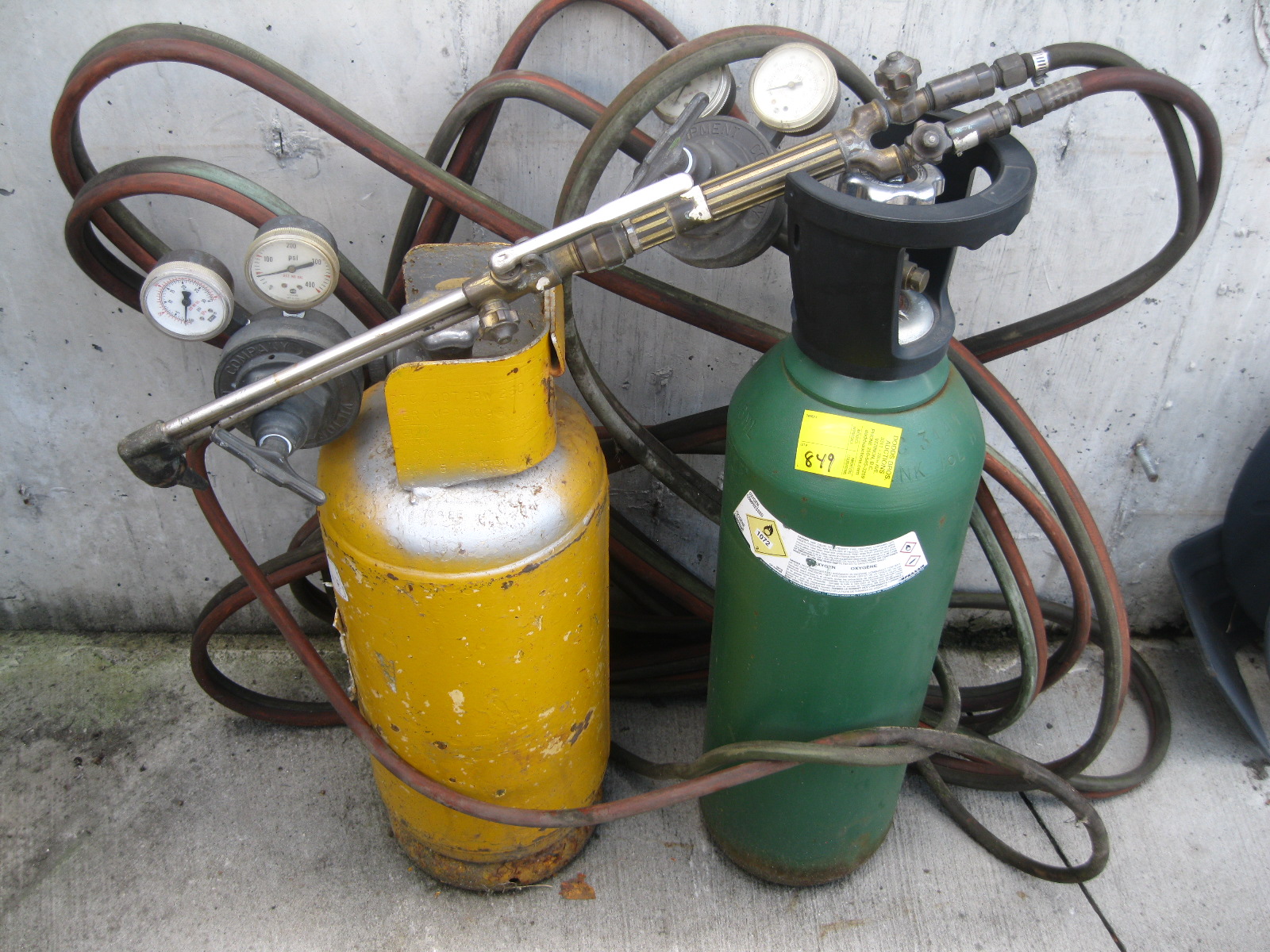 OXY ACETYLENE TORCH SET W/GAUGES, HOSES, CUTTING TORCH & BOTTLES