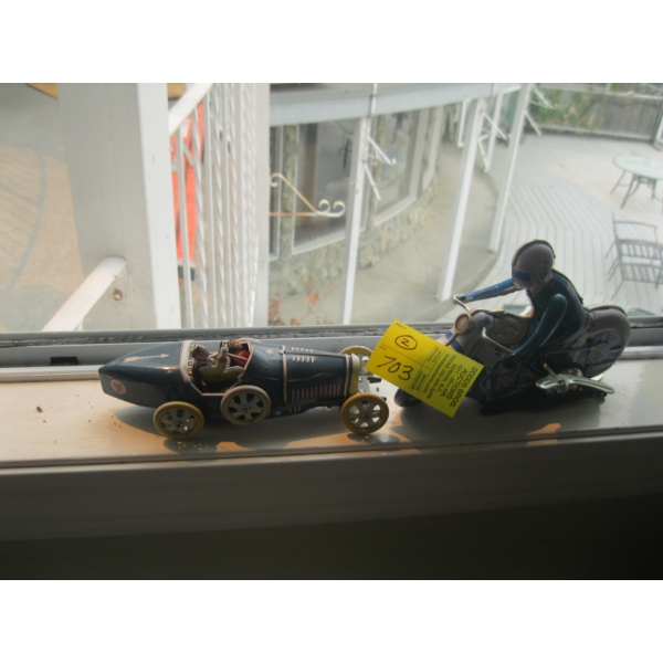 2 TIN TOYS