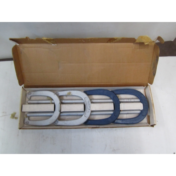 SET OF HORSESHOES