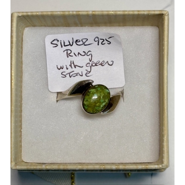 .925 SILVER RING W/GREEN STONE, SZ 9 1/2