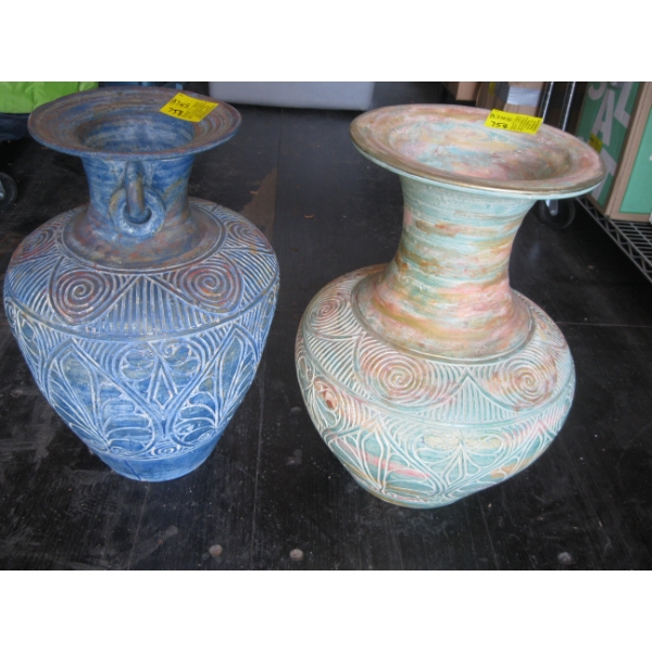 2 CERAMIC DECORATIVE VASES