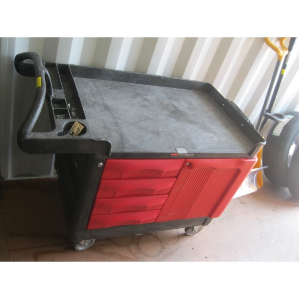 RUBBER MAID ROLLING CART W/DRAWERS & DOOR