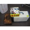 Image 5 : IMPERIAL SEWING MACHINE & 2 BOXES OF SEWING NOTIONS