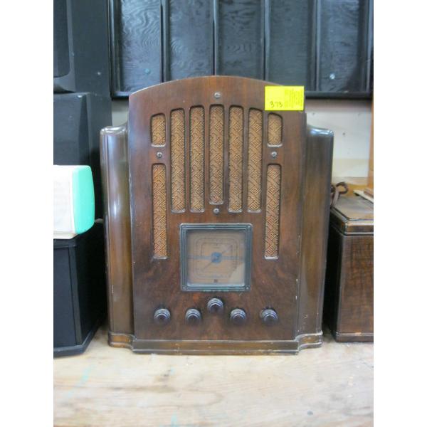 GENERAL ELECTRIC WOOD CASED MANTLE RADIO
