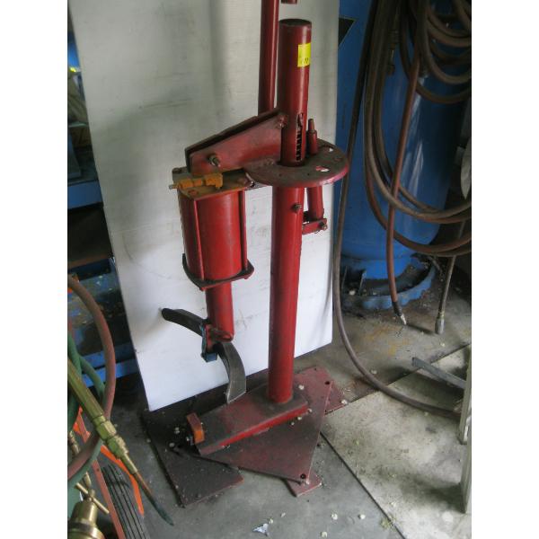 AIR OPERATED TIRE BEAD BREAKER