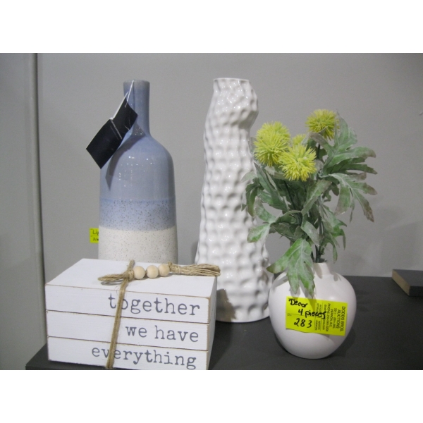4 PIECES OF DÉCOR
