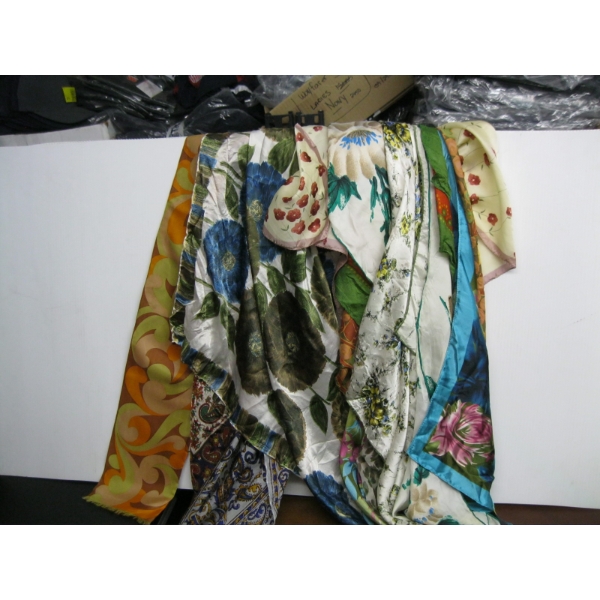 BUNDLE OF SCARVES
