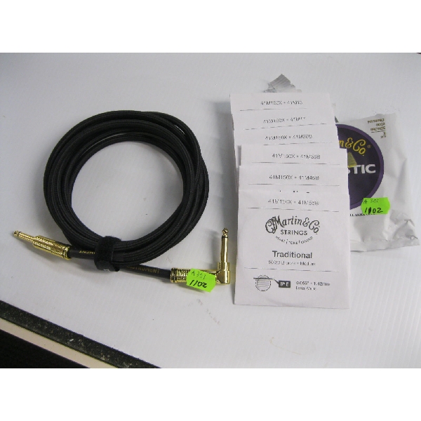 MARTIN GUITAR STRINGS & PATCH CORD