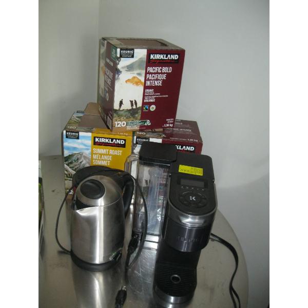 KEURIG COFFEE MACHINE W/3 PART BOXES OF KEURIG COFFEE & AN ELECTRIC KETTLE
