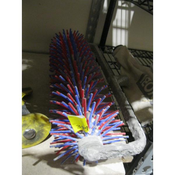 SPIKED ROLLER