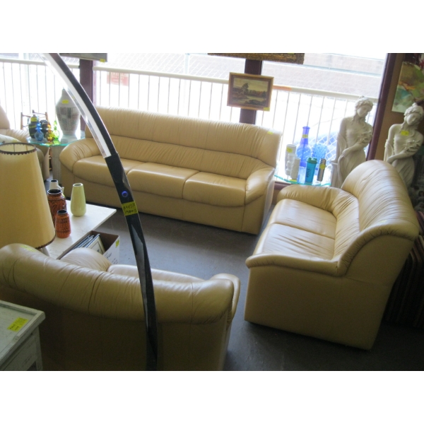 3 PIECE LEATHER SOFA, LOVESEAT & CHAIR