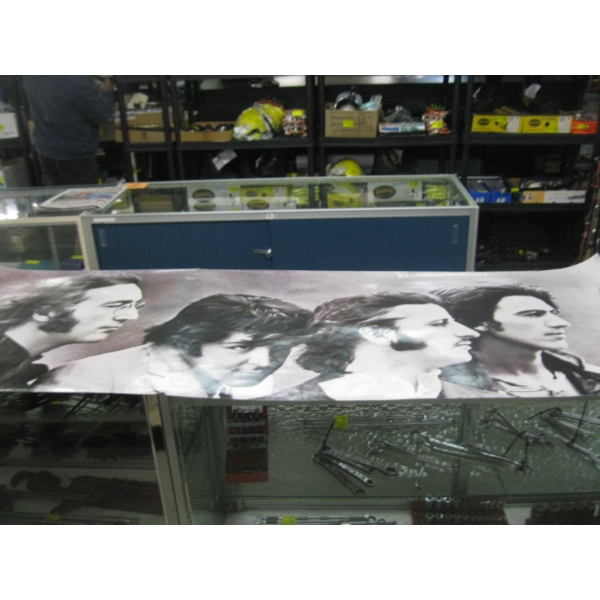 POSTERS & WINDOW BLIND