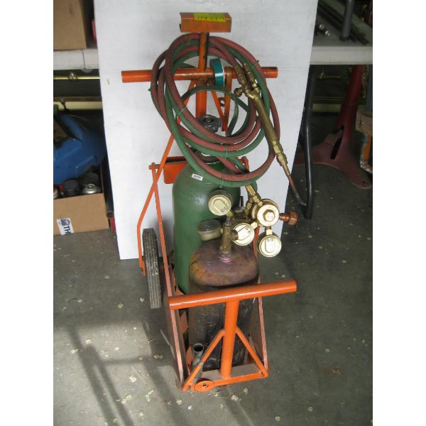 OXY ACETYLENE CUTTING TORCH SET W/BOTTLES, GAUGES & CART