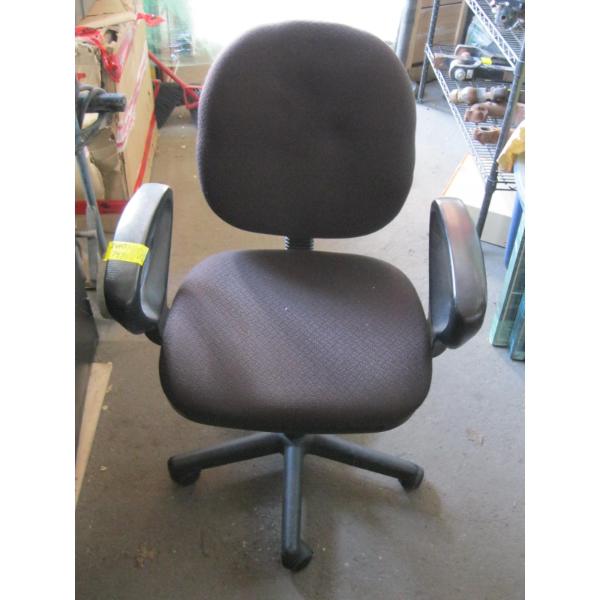 BLACK OFFICE CHAIR